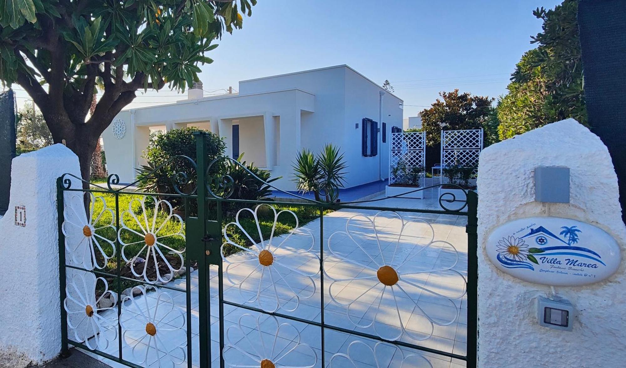 Holiday home Pool Seaside Relais - Ninfea, Marea, Rosa E Cassiopea Fontane Bianche